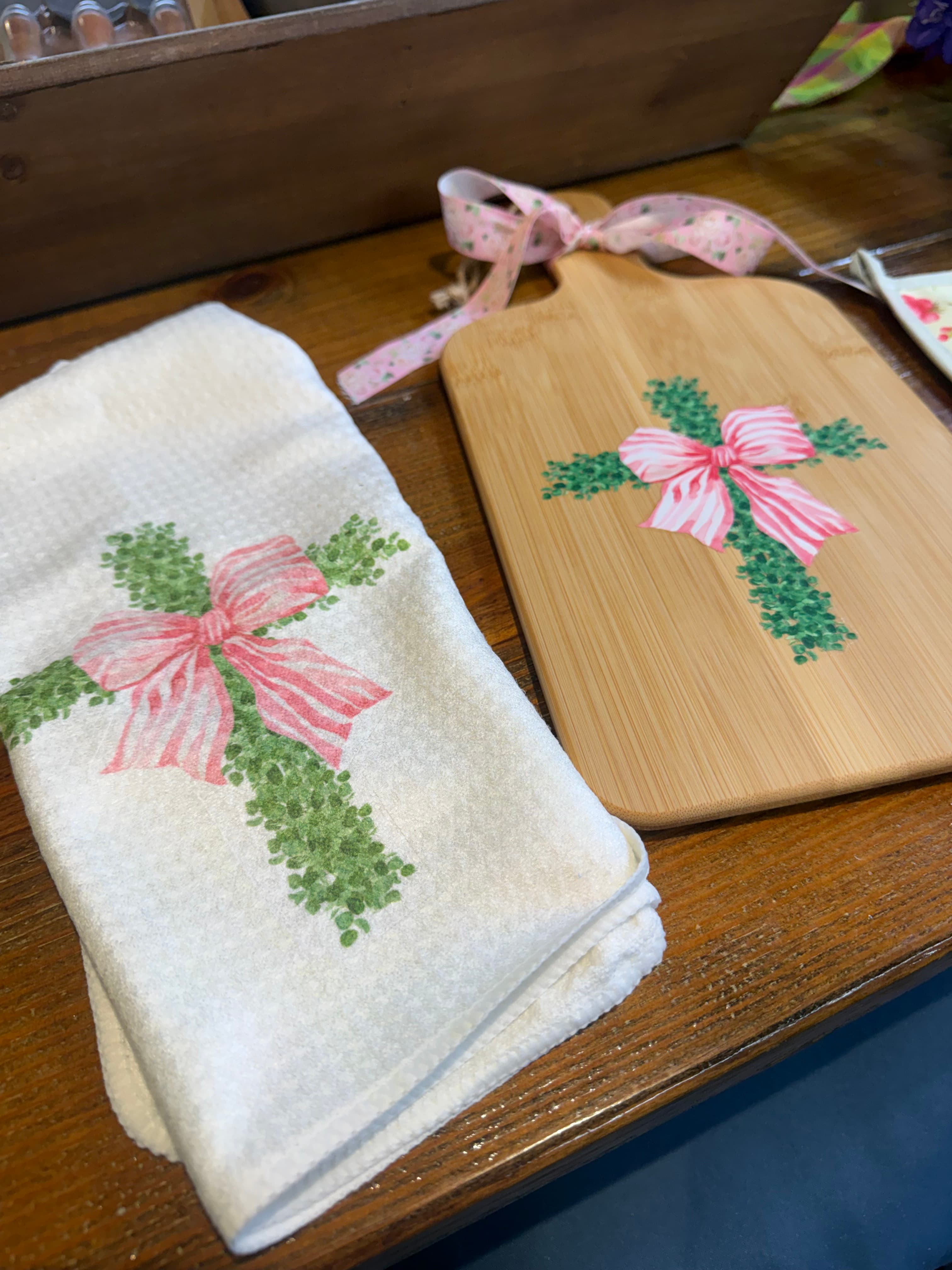 Bow Cutting Board & Towel Set